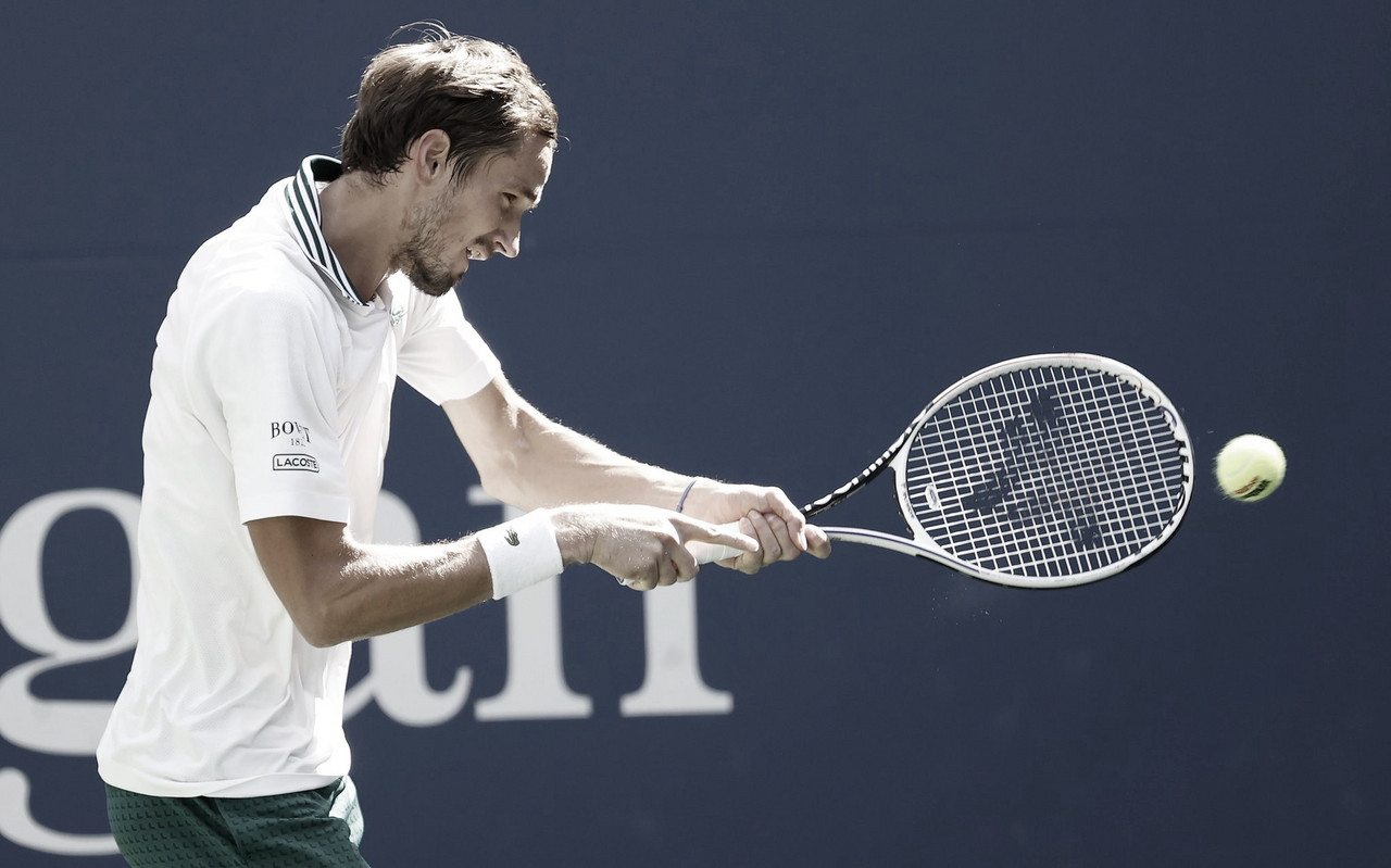 Com direito a 'pneu', Medvedev passa fácil por Andújar e avança no US Open Com direito a 'pneu', Medvedev passa fácil por Andújar e avança no US Open