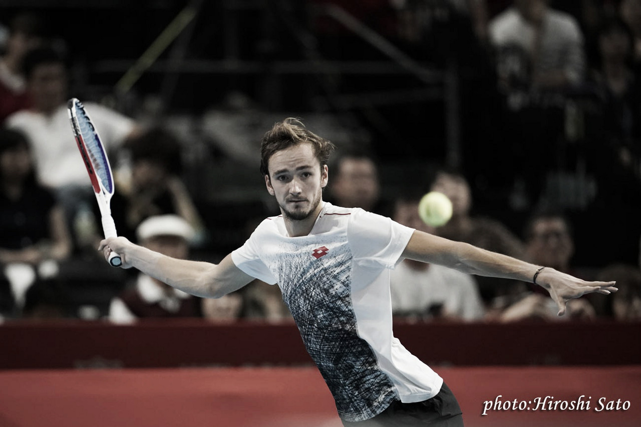 Do qualifying para a glória: Medvedev derrota Nishikori e é campeão em Tóquio Do qualifying para a glória: Medvedev derrota Nishikori e é campeão em Tóquio
