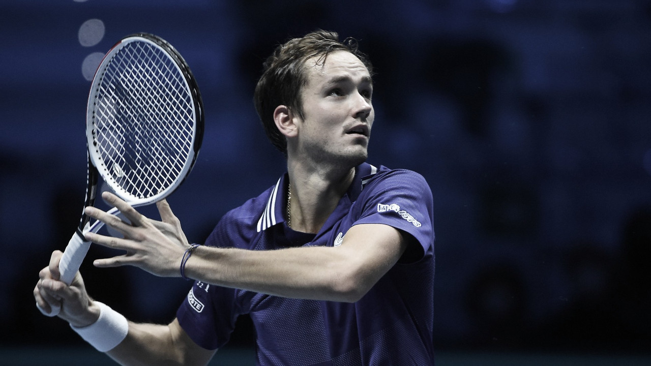 Medvedev vira para cima de Hurkacz e estreia com vitória no ATP Finals 2021
