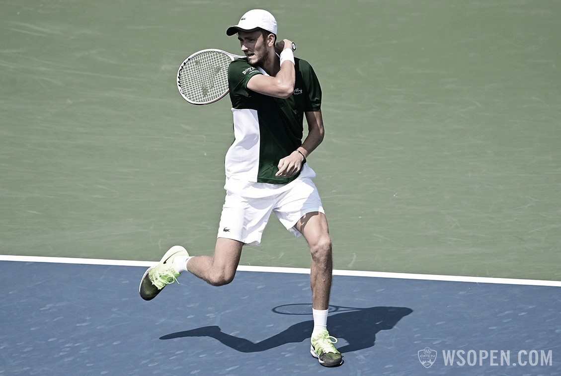 Medvedev confirma favoritismo contra Bedene e segue na defesa do título em Cincinnati Medvedev confirma favoritismo contra Bedene e segue na defesa do título em Cincinnati