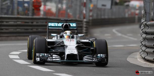 Lewis Hamilton se pone a punto para la clasificación