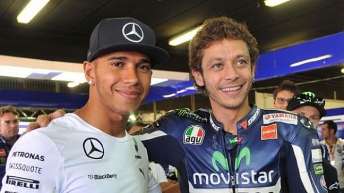 Valentino Rossi è il nuovo pilota Mercedes, ma è una bufala
