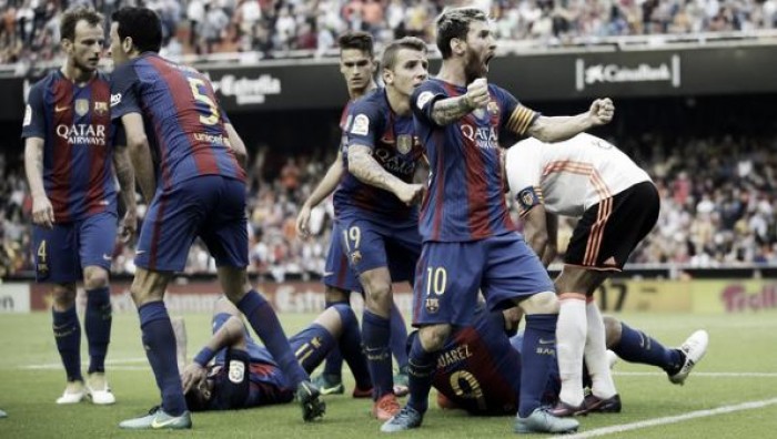 Jogaço! Messi marca de pênalti no último lance e Barcelona bate Valencia fora de casa