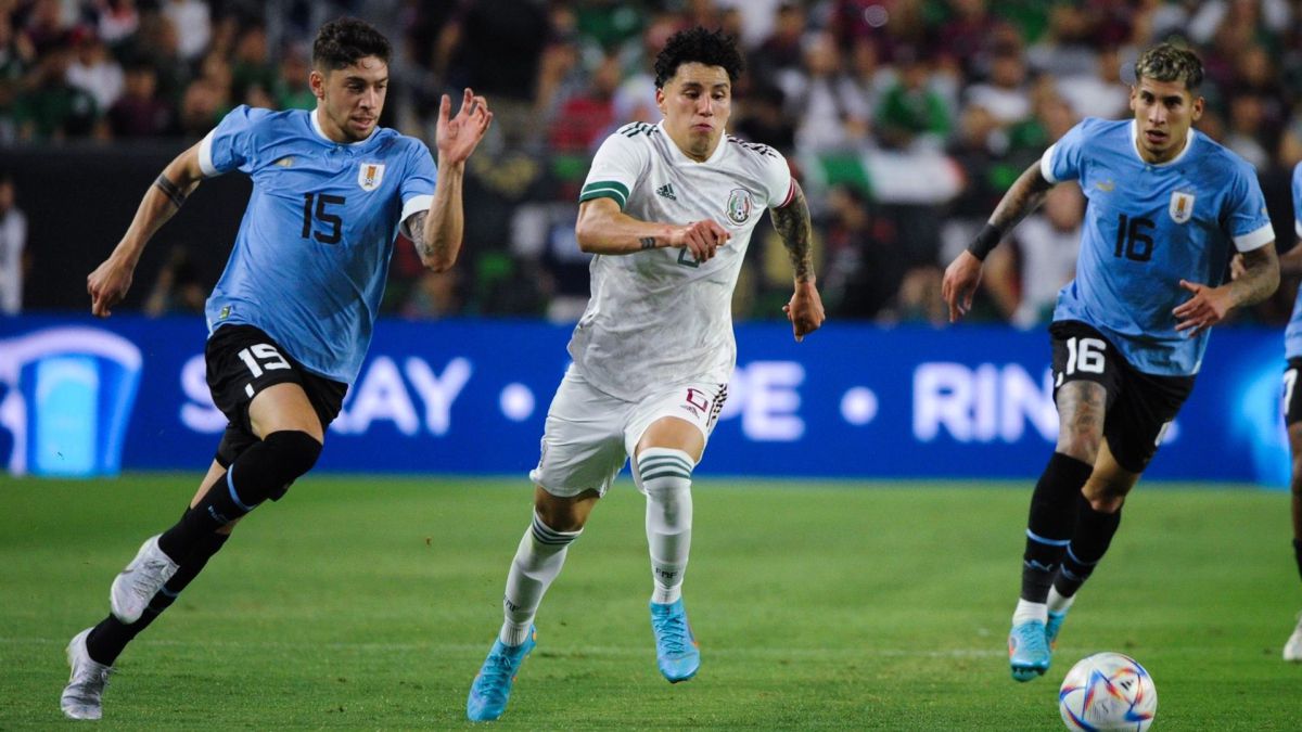 Uruguay golea a una decepcionante Selección Mexicana