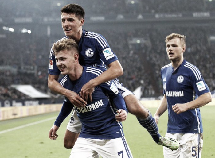 Meyer guía al Schalke a la victoria