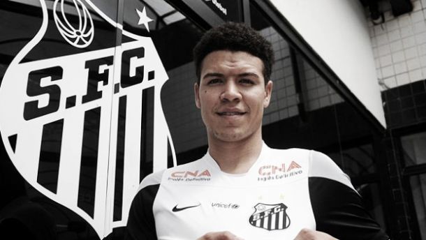Santos oficializa a contratação de Marquinhos Gabriel
