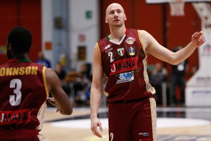 Legabasket - Emozioni a Cremona: la Reyer la spunta solo all'ultimo (83-85)