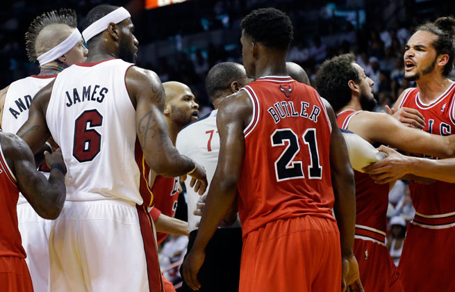 Heat travolgenti "matano" i Bulls, impresa Warriors a San Antonio