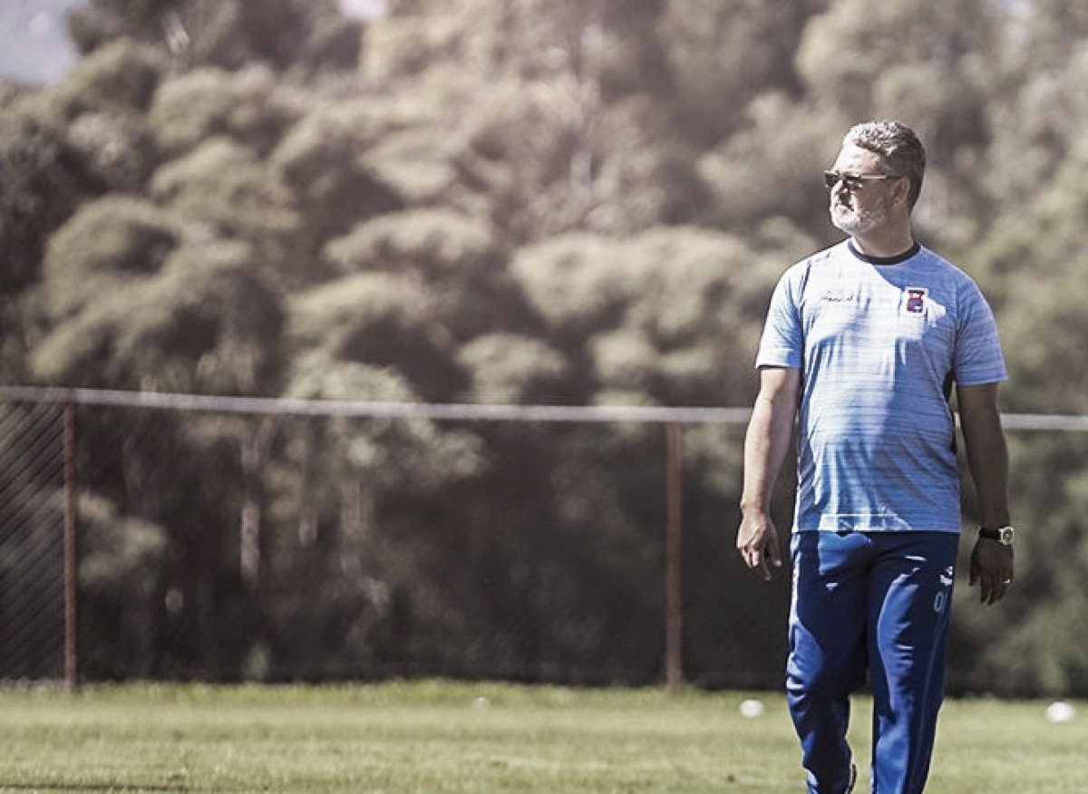De olho no retorno do Brasileirão, Micale promove mudanças na zaga do Paraná De olho no retorno do Brasileirão, Micale promove mudanças na zaga do Paraná