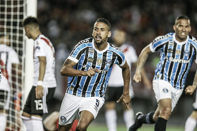 Grêmio vence River Plate na Argentina e traz boa vantagem para Porto Alegre
