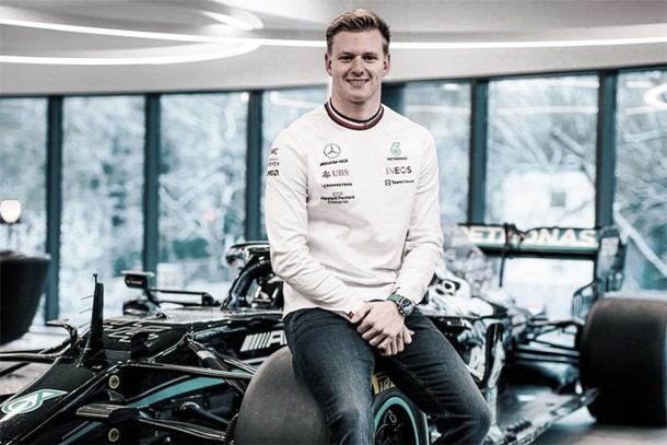 Mick Schumacher podrá probar 
el Mercedes W14 en el Circuit de Catalunya