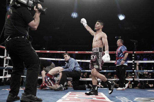 Mikey García destrona a "Rocky" Martínez en 8 asaltos