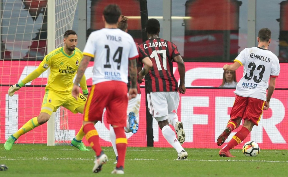 Serie A - Crollo Milan a San Siro, Iemmello regala al Benevento una notte di gloria (0-1)