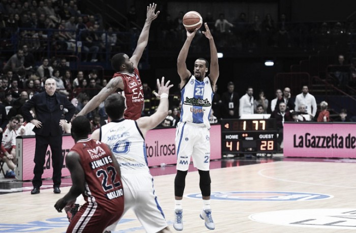 Basket, serie A: Reggio Emilia insidia Milano, bagarre per l'ottavo posto
