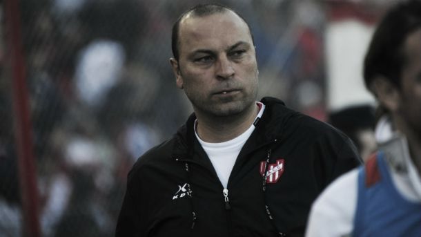 El Tiburón dejó a Instituto sin gloria ni rumbo El Tiburón dejó a Instituto sin gloria ni rumbo