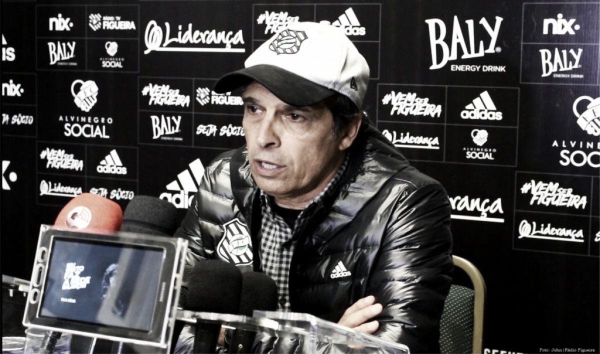 Milton Cruz reclama de arbitragem após empate do Figueirense com CRB: "Má vontade contra nós" Milton Cruz reclama de arbitragem após empate do Figueirense com CRB: "Má vontade contra nós"