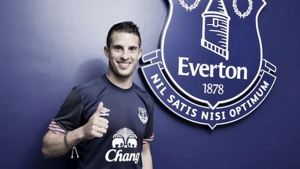 Mirallas commits future to Everton with new deal