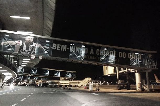 Pontes de embarque do Aeroporto de Confins recebem ação de marketing do Atlético-MG