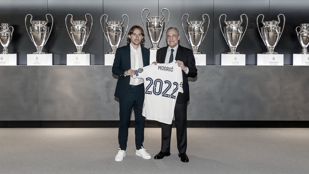 Oficial: Modric renova contrato com Real Madrid até 2022