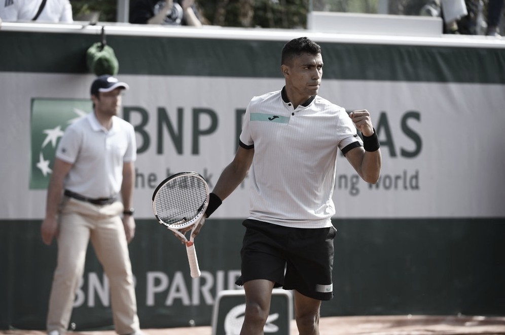 Monteiro vence Miedler, fura o qualifying e garante vaga à chave principal de Roland
Garros Monteiro vence Miedler, fura o qualifying e garante vaga à chave principal de Roland
Garros