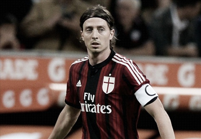 Montolivo, che momentaccio! Bersaglio dei tifosi, in panchina contro la Roma