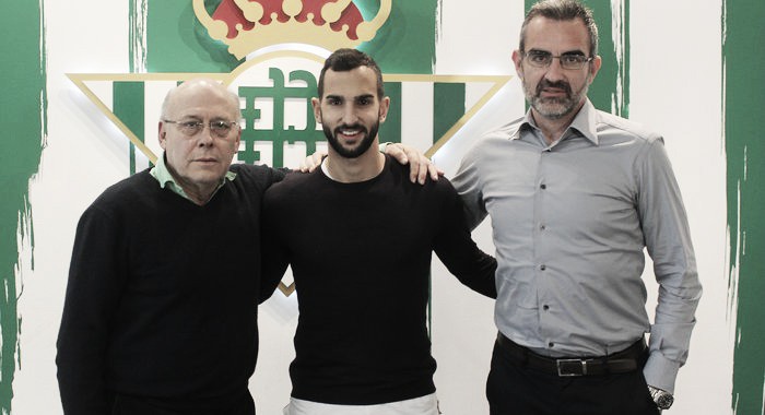 Martín Montoya joins Real Betis on loan