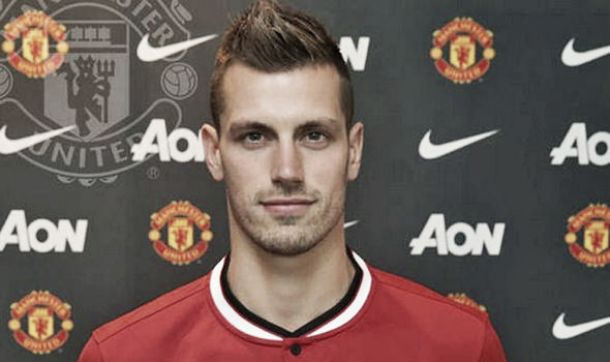 Schneiderlin completes £24m move to Manchester United