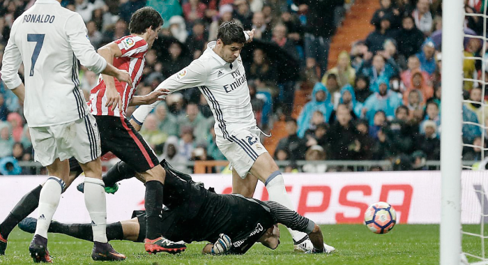 Un Morata enrachado pone líder al Real Madrid