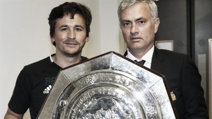 Jose Mourinho: "Dedico este trofeo a Louis van Gaal"