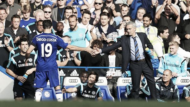 Feliz com a vitória, Mourinho exalta Diego Costa: "Eu fico surpreso porque não é normal"