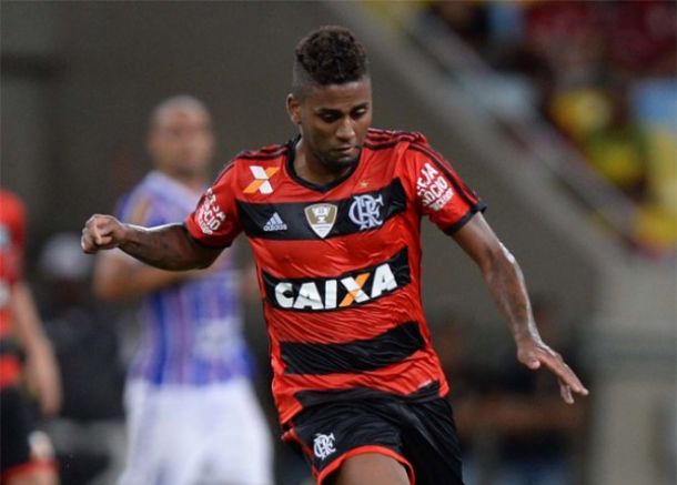 Volante Muralha renova com o Flamengo até o fim de 2017