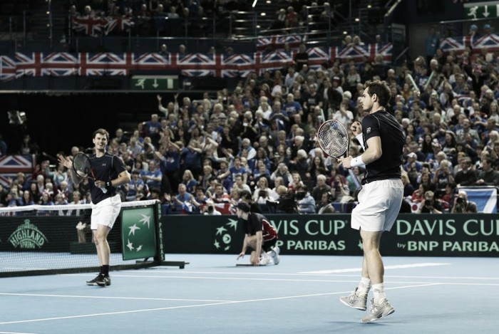 Davis Cup, i Murray portano avanti la Gran Bretagna. In difficoltà Serbia e Belgio