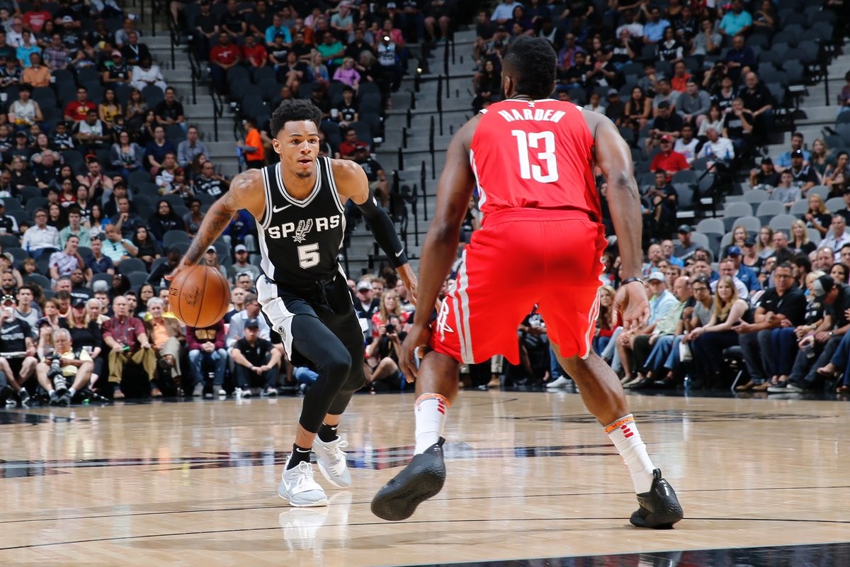 NBA - Aldridge e gli Spurs asfaltano degli scialbi Rockets: playoff ad un passo