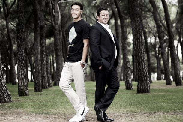 El Real Madrid desmiente rotundamente las declaraciones del padre de Özil El Real Madrid desmiente rotundamente las declaraciones del padre de Özil