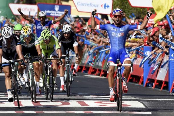 Vuelta a Espana Stage 2: Bouhanni sprints to victory