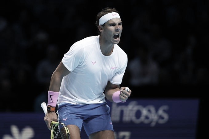Nadal vence Tsitsipas de virada e seca Zverev para avançar no ATP Finals Nadal vence Tsitsipas de virada e seca Zverev para avançar no ATP Finals