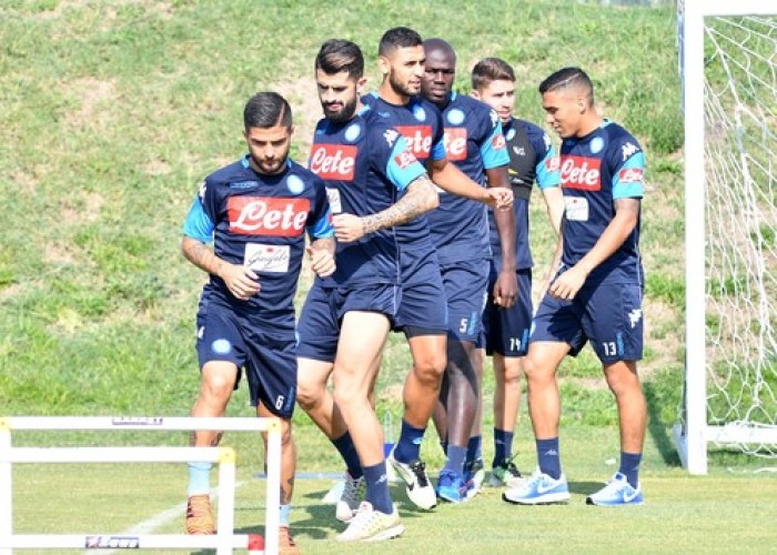 Napoli, le ultime in vista del Cagliari: Albiol in dubbio, Mertens ci sarà