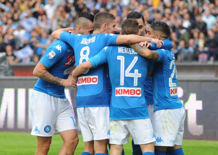 Il Napoli passeggia 3-1 con il Sassuolo e torna in vetta