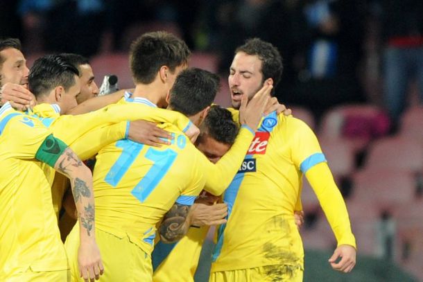 Higuaín y Callejón guían al Nápoles a la final de la Coppa Italia