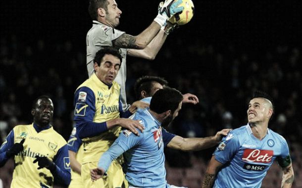 No San Paolo, Napoli empata com o Chievo e se complica na Serie A