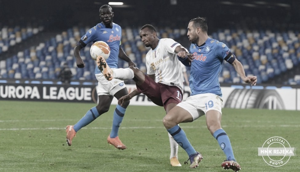 Napoli confirma favoritismo, vence Rijeka e lidera grupo na Europa League Napoli confirma favoritismo, vence Rijeka e lidera grupo na Europa League