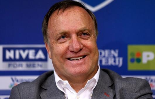 Dick Advocaat teaches the Partenopi a football lesson