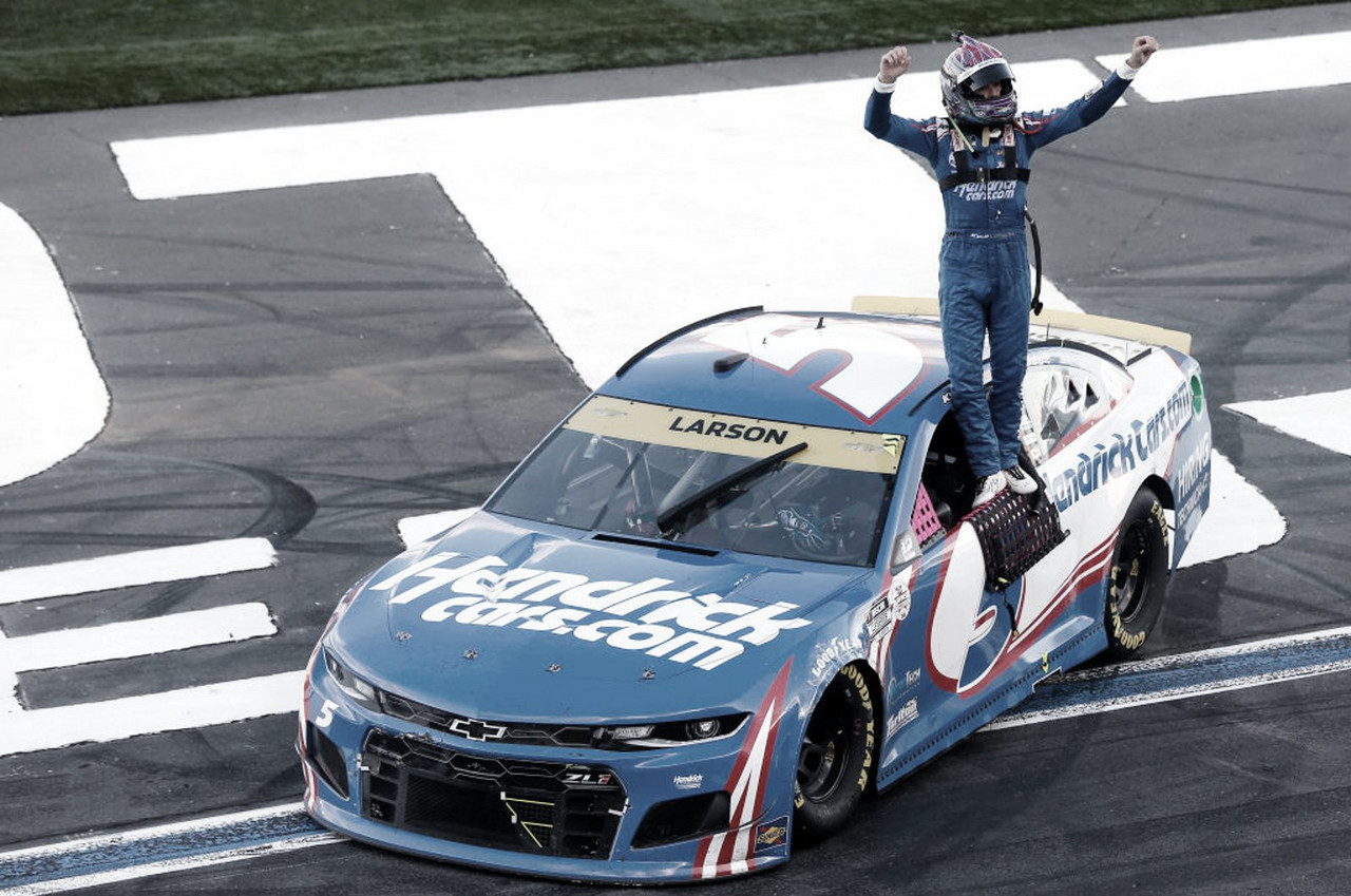 NASCAR Cup: Larson remontó en el Roval de Charlotte