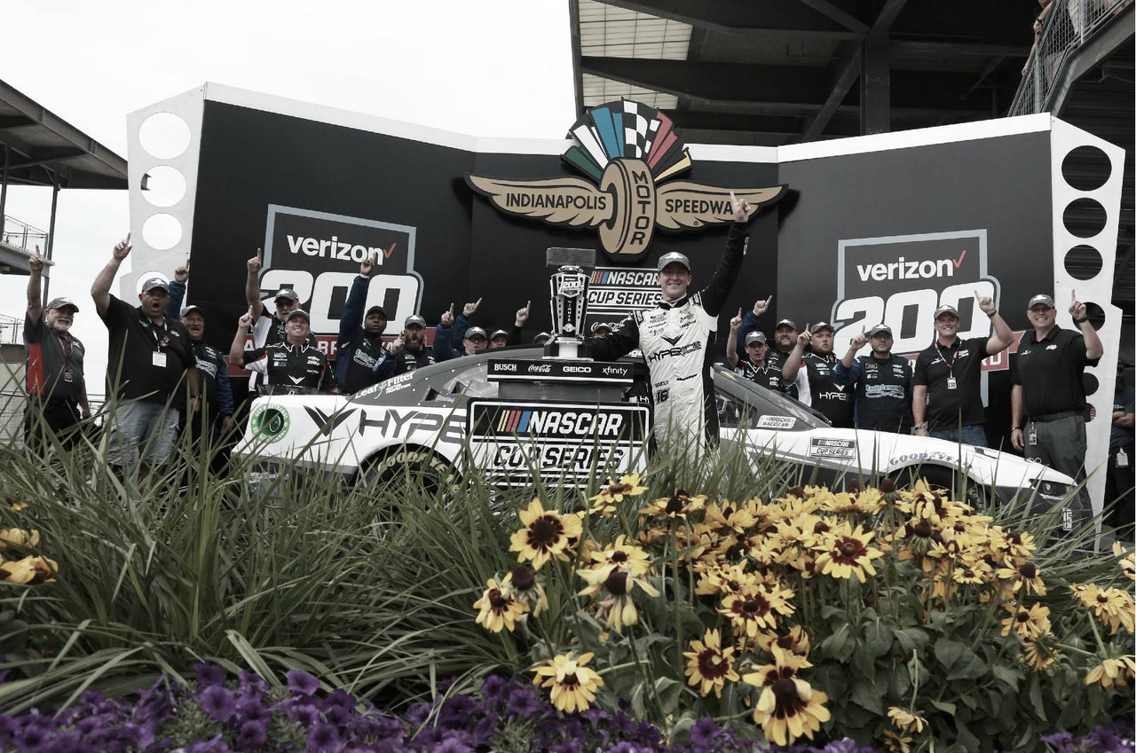 NASCAR Cup: Allmendinger ganó una caótica carrera en Indianapolis