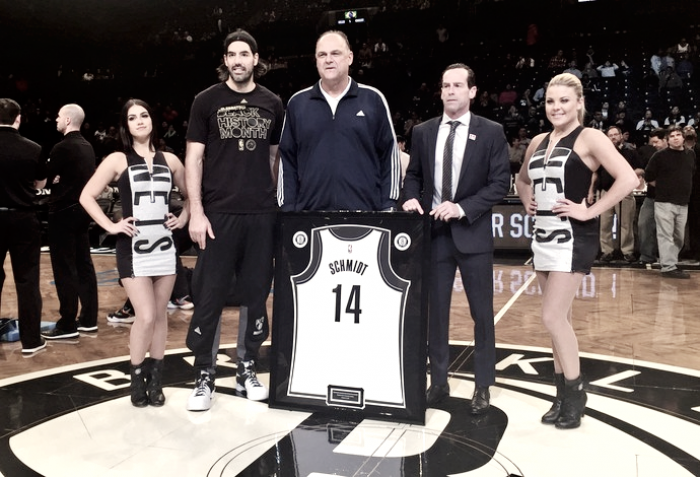 Oscar Schmidt recebe homenagem do Brooklyn Nets