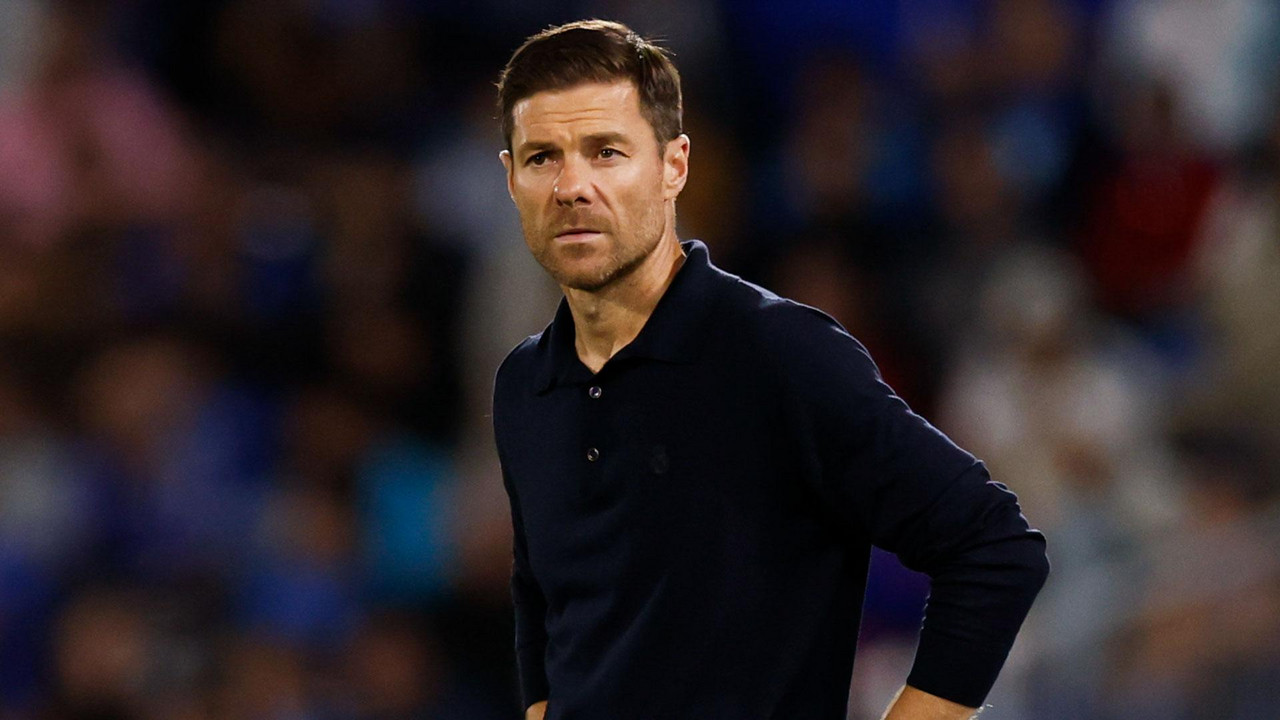 Xabi Alonso mira a Stamford Bridge - VAVEL España