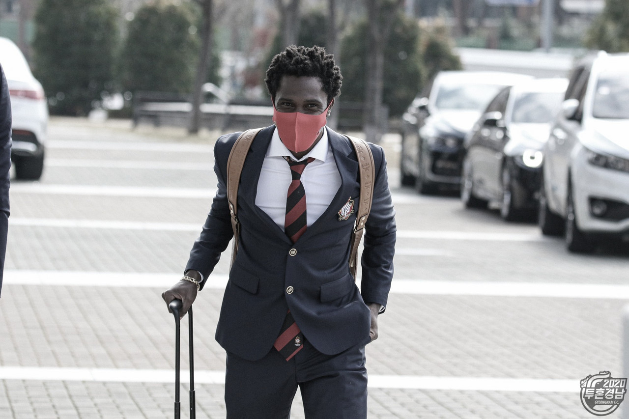 Negueba anuncia saída do Gyeongnam após duas temporadas e espera definir futuro em breve Negueba anuncia saída do Gyeongnam após duas temporadas e espera definir futuro em breve