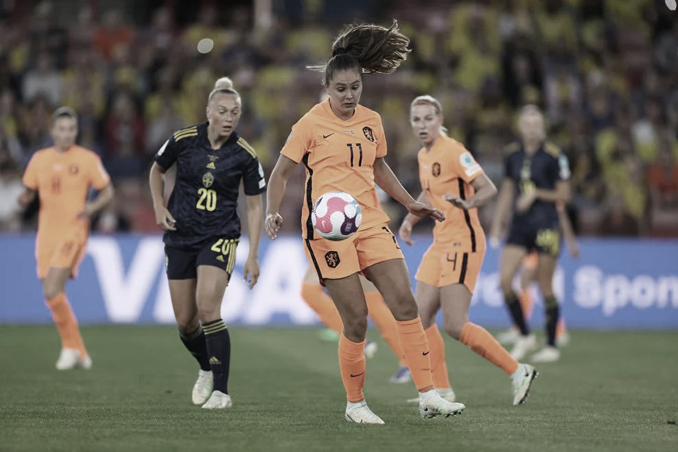 Holanda sai atrás, mas busca empate na estreia da Eurocopa Feminina contra Suécia