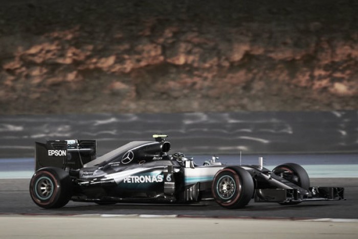 Rosberg ganó en Bahréin pasando tres veces por boxes