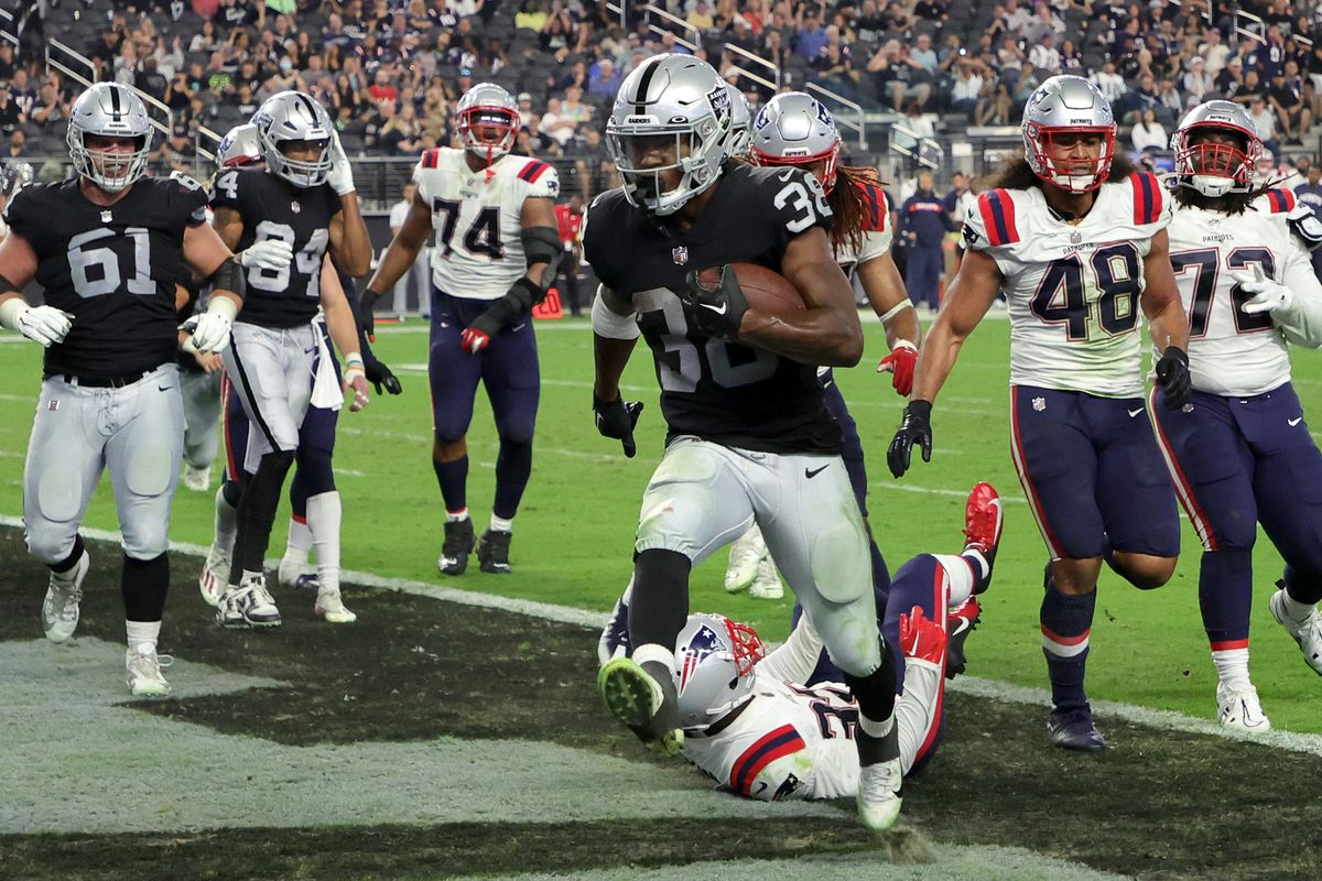 Las Vegas Raiders Defeat New England Patriots in HighStakes Game